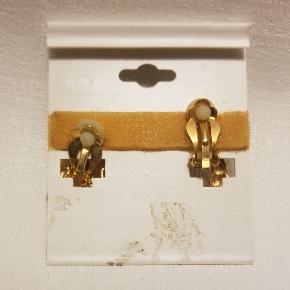 Vtg goldtone clip on hoop earrings - Picture 2 of 3